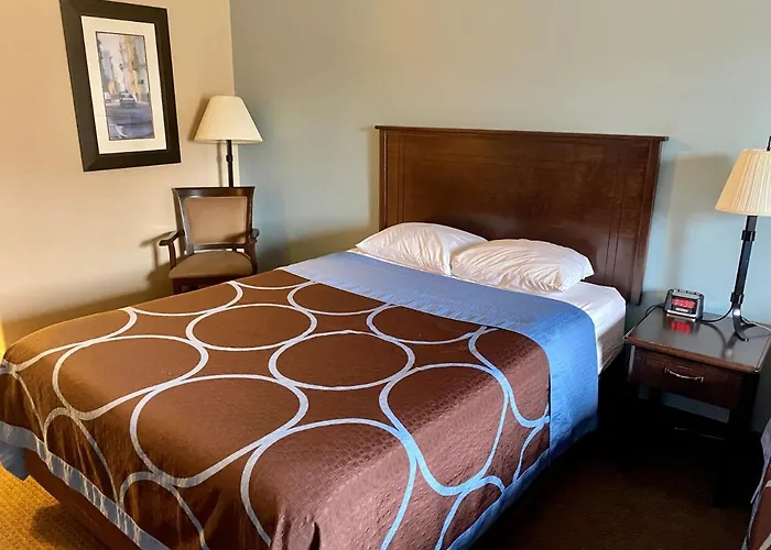 Super 8 By Wyndham Edmonton South